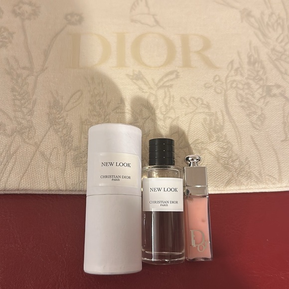 Dior Floral-Embossed Large Cosmetic
2024 Mother's Day Pouch, Limited Edition - Picture 3 of 9